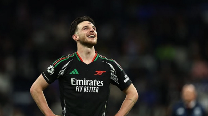 Rice bị ném vật thể lạ, chuyên gia lên tiếng bức xúc với trọng tài