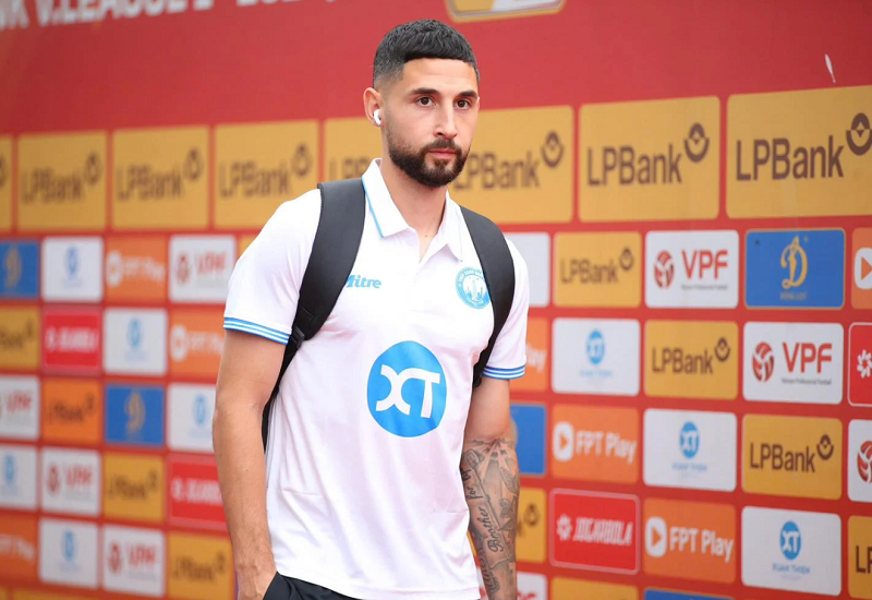 dong-doi-xuan-son-gap-xui-chua-the-sat-canh-cung-dt-viet-nam