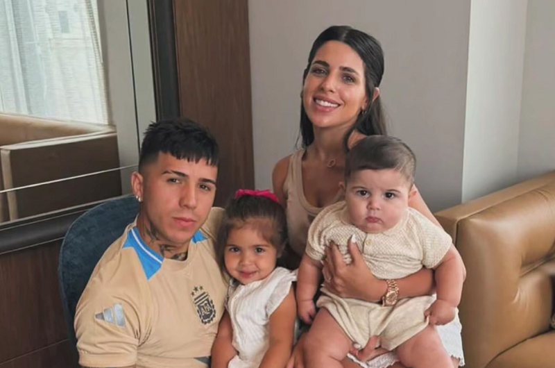 Ảnh gia đình tưởng êm ấm của Enzo Fernandez lại thổi bùng nghi vấn rạn nứt hôn nhân